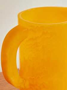 Pichet à eau en résine fabriqué à la main, parfait pour servir des boissons, ajouter des couleurs vives et améliorer le décor de votre cuisine ou de votre salle à manger. - Product Image 2