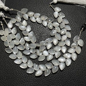Perles Briolette en forme de poire à facettes en pierre de lune blanche de haute qualité - Product Image 1