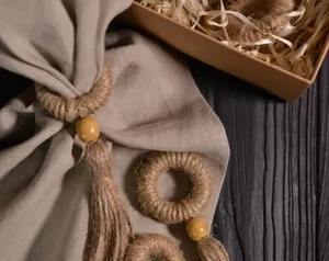 Elegante Porta Servilletas Redondo de Yute con Detalles de Cuentas para un Estilo de Mesa Sofisticado en el Hogar, Comedor, Cocina y Recepción de Invitados, desde India - Product Image 2