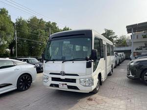 Toyota Coaster 2020 Usada en Buen Estado, 30 Asientos, Motor V8 de 4.2L - Product Image 2