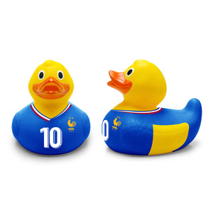 Canard en caoutchouc de footballeur allemand, modèle Coupe du Monde de football - Product Image 3
