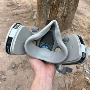 Masque respiratoire demi-visage réutilisable 3M 6200 en TPE - Conception légère et confortable, protège contre les particules, les gaz et les vapeurs - Product Image 3