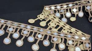 Ruban de broderie en verre réfléchissant de luxe, orné de dentelle et de miroirs, fabriqué à la main, écologique, pour vêtements ethniques et sacs de mariage - Product Image 4