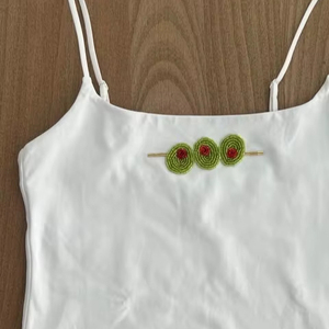 Porte-clés léger perlé imperméable durable en laiton plaqué or avec des breloques de perles pour les femmes - Product Image 1