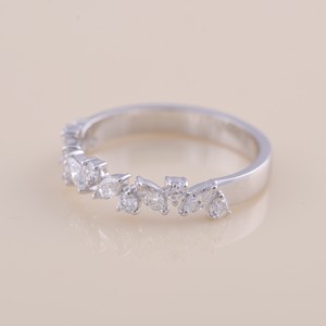 Bague demi-éternité en or 18 carats avec diamants marquise et ronds certifiés IGI - Product Image 2