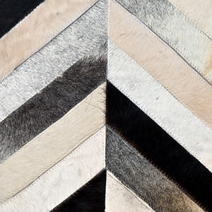 Tapis décoratif patchwork en peau de vache Tapis fait main en cuir véritable - Product Image 3