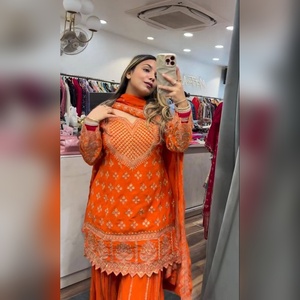 Ensemble sharara salwar kameez en coton de luxe avec haut orné de broderies lourdes et pantalon palazzo avec dupatta pour sorties décontractées, directement de l'usine - Product Image 3