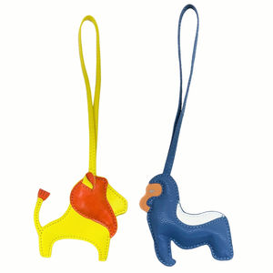 Charms de sac en cuir PU forme 3D animal personnalisé en usine OEM - Product Image 1