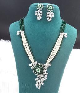 Conjunto de regalo de joyería brillante de alta demanda, collar y pendientes para cumpleaños, bodas o aniversarios disponibles para exportación - Product Image 2