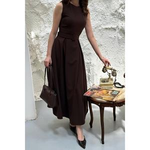 Vestido Marrón con Cuello Halter y Corte Evase - Marrón - Product Image 4