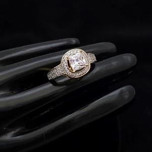 Elegante anillo de moda con acabado Dorado de la mejor calidad para la función y la colección de ropa de boda para fiestas para mujeres y niñas para usar - Product Image 1