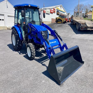 Tractor utilitario compacto New Holland Boomer 40 de 40HP 4WD con transmisión hidrostática y cargador frontal, listo para trabajar en la granja. - Product Image 1