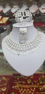 Dubaï classique diamant Zircon perle alliage mariage anniversaire bijoux cadeau femmes collier chaîne à la mode chaînes colliers - Product Image 3