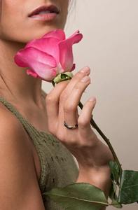 แหวนเรซิ่นหลากสีสัน ลดราคาสุดคุ้ม เหมาะสำหรับชุดลำลอง ชุดทำงาน หรืองานกลางคืน ราคาสุดพิเศษ - Product Image 2