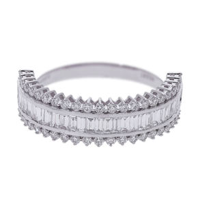 Elegante Anillo de Diamantes Naturales Clásico Chapado en Oro de 14K con Rodio, Engaste de Canal de Triple Hilera, Diamantes Baguette y de Corte Redondo - Product Image 1