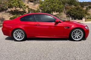 BMW M3 Coupé 2013 con Paquete de Competición, Disponible en Versión con Volante a la Izquierda/Derecha, a Precio Accesible - Product Image 3