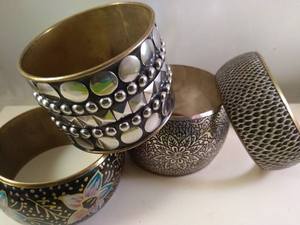 Brazalete ancho de diseñador floral de latón puro 100% hecho a mano, brazalete ajustable, Regalo para mamá - Product Image 2