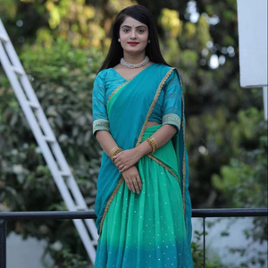 ÚLTIMO MODELO DE LEHENGA CHOLI EN COLOR CIELO ESTILOSO, TELA GEORGETTE SUAVE CON RICHO TRABAJO DE LAMINA, CON DUPATTA PARA FIESTA - Product Image 3