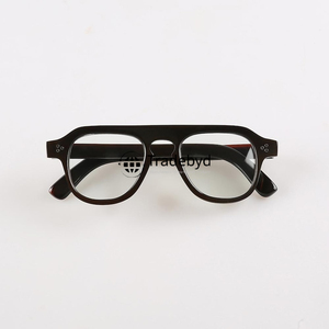 แว่นตาทำจากเขาสัตว์อย่างยั่งยืน กรอบแว่นตาจากวัสดุธรรมชาติ ออกแบบมาสำหรับผู้อ่านหนังสือและมืออาชีพ ผลิตด้วยมือโดย Tradebyd - Product Image 1