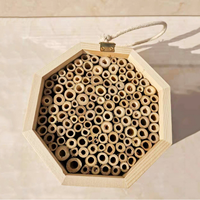 Bee House Petite maison d'insectes faite à la main, accessoires pour animaux de compagnie fabriqués à partir de matériaux naturels et décoration de la maison élégante, vente en gros.