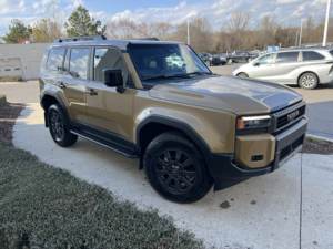 Toyota Land Cruiser 2024 Seminuevo, Limpio, con Turbo Intercooler, Gasolina/Eléctrico - Product Image 2