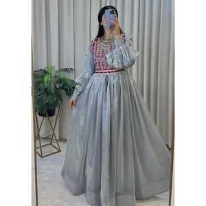 Robe traditionnelle en velours brodé pour femmes afghani Chiffon Célébrations d'hiver et événements culturels Taille naturelle - Product Image 5