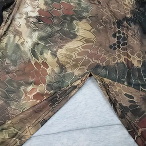 Camiseta de manga larga de camuflaje ajustada para hombre, poliéster elástico, malla transpirable, cuello redondo, estilo deportivo informal para invierno sólido - Product Image 4