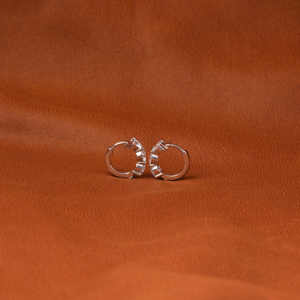 Boucles d'oreilles de luxe personnalisées en plaqué or massif 18KT avec diamants de laboratoire à taille ronde-Nouveau cadeau certifié IGI de style classique à la mode pour les femmes - Product Image 3