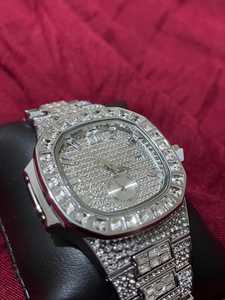 Montre glacée en diamant Baguette Moissanite en édition limitée de qualité supérieure Montres mécaniques à cadran en acier inoxydable uniques personnalisées - Product Image 2