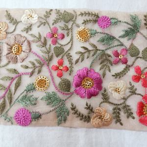 Lacets de travail en fil brodé sur mesure avec options multicolores en fil floral brodé de 2.5 pouces de largeur - Product Image 6