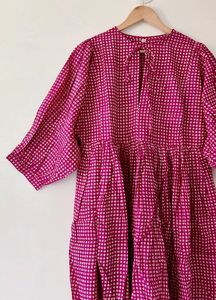 Robe midi d'été décontractée avec silhouette ample imprimé de pois floraux col profond et fermeture à cordon tour de taille naturel - Product Image 4