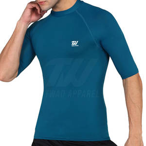 Top de compresión Slim Fit con tela suave al tacto y diseño flexible para el movimiento diario Top de compresión de enfriamiento - Product Image 1