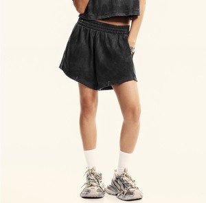 2024 personnalisé 350g haute qualité femmes Fitness entraînement respirant Shorts décontracté acide lavage femmes survêtement Sport Shorts - Product Image 1
