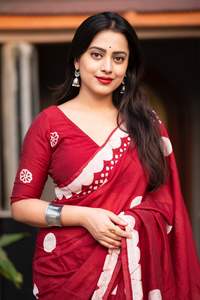 ผ้าส่าหรีผ้าฝ้ายชานเดรีแท้สำหรับผู้หญิง พร้อมลายบาติกแบบแฮนด์บล็อกที่มีสไตล์ และพู่ผ้าฝ้ายที่ปลายผ้าส่าหรี - Product Image 4