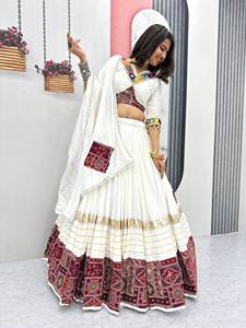 Lanzamiento de Nuevos Lehengas Choli Dupatta Modernos y Festivos para la Fiesta de Diwali, en Algodón Puro con Espejos Reales y Trabajo Artesanal, Zain Exports para Todas las Temporadas - Product Image 2