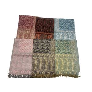 Bufandas, Chales y Estolas de Pashmina Tejida Estampada de Alta Calidad de la India para Invierno, con Empaque Personalizado para Mujer - Product Image 4