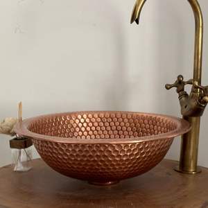 Lavabos en cuivre pur conçus pour les ensembles de meubles de salle de bain nécessitant un matériau durable avec une finition artisanale magnifique - Product Image 2