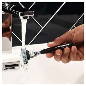 Lames de rasoir Gillette Mach 3 pour hommes, paquet de 12 recharges de lames de rasoir, plus résistantes que les lames en acier, bande lubrifiante améliorée - Product Image 5