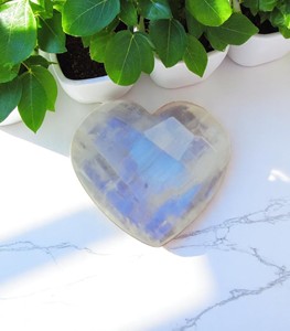 Piedra lunar arcoíris de 10mm, corte de corazón, tamaño calibrado, lotes AAA + CALIDAD Natural a granel, lote al por mayor, piedras preciosas sueltas para la fabricación de joyas - Product Image 6