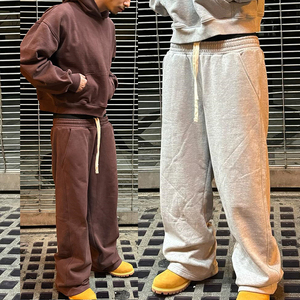 Pantalon de survêtement évasé personnalisé HUILIN poids lourd 500 GSM en molleton de coton avec logo imprimé pour hommes pantalon de survêtement ample jambe droite pour hommes - Product Image 1