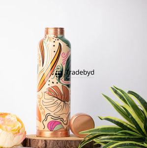 Elegante botella de cobre que combina estilo de salud y valores ecológicos, ideal para rutinas de bienestar y regalos de lujo de Tradebyd - Product Image 3