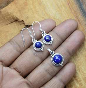 Boucles d'oreilles en argent sterling 925 faites à la main, ensemble de pendentifs en lapis lazuli naturel, beau designer vintage pour les fêtes, cadeaux et fiançailles - Product Image 1