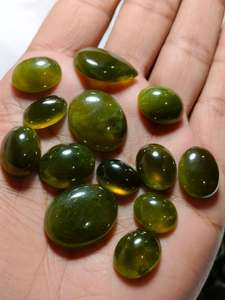 หินอัญมณีทรงหลังเบี้ยรูปทรงผสม vesuvianite ธรรมชาติสำหรับทำเครื่องประดับหิน vesonite idocrase - Product Image 2