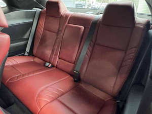 Challenger 2023 2024 d'occasion, coupé sport 2 portes, éclairage LED, intérieur haut de gamme, carrosserie impeccable, fiable, importé du Japon - Product Image 3