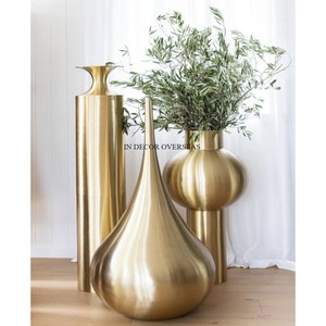 Juego de 3 formas y diseños diferentes Florero de metal de calidad superior chapado en oro de alta calidad Centro de mesa de boda de la India - Product Image 1
