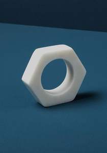 Anillo de Servilleta de Mármol con Acabado Natural de Gran Calidad a un Precio Razonable para un Estilo de Mesa Sencillo que Resalta la Textura Orgánica del Mármol - Product Image 4