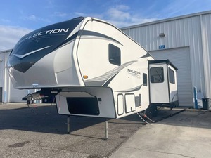 Used 2023 G-r-a-n-d D-e-s-i-g-n R-e-f-l-e-c-t-i-o-n 150 Series 278BH Container Houses Caravan Camper - Product Image 3