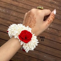 Aksesoris Rambut Gajra Berhias Mawar untuk Mengikat Sanggul, Cocok untuk Acara Haldi, Mehendi, Sangeet, Ganpati, Natal, Diwali, Hadiah yang Chic