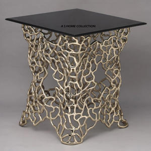 Table d'appoint de style Dubaï avec un design floral élégant, support et plateau en verre pour la décoration de la maison et des restaurants - Product Image 2