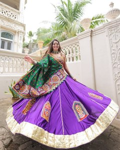 Nuevo Superhit totalmente cosido Faux Georgette Bandhani estampado Lehenga Choli trabajo de bordado exclusivo para la temporada de fiesta de invierno indio - Product Image 2